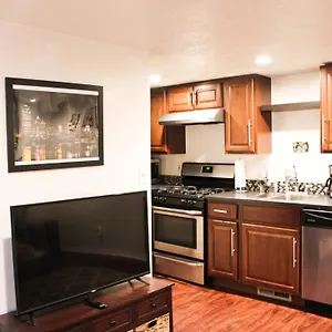 1 Bed - Amazing Location 1 Block To Carson St Apartment