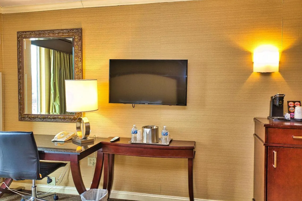 Hotel Wyndham Grand Pittsburgh 4*,